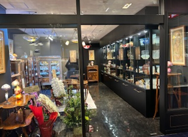 27.  アンティークス 　 レ・モンドギャラリー